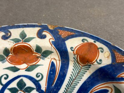 DELFT Grand plat en faience XVIII°
D: 35...