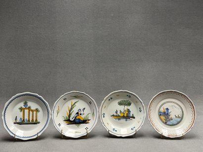 Quatre assiettes en faïence de Nevers début...