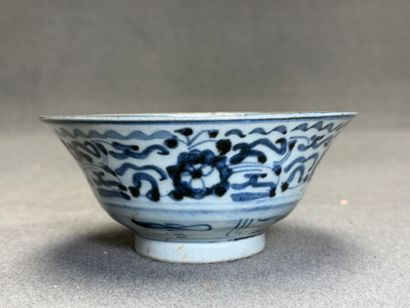 Bol en porcelaine de Chine XIX°
H: 8 cm.
D:...