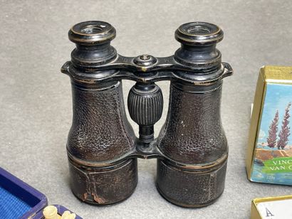 Lot comprenant: jeu d'échec de voyage, jeux...