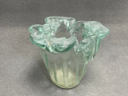 Vase en verre épais
H. :21 cm.