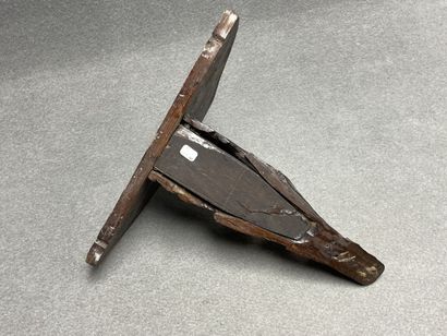 Petite console d'applique en chêne sculpté...