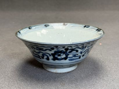 Bol en porcelaine de Chine XIX°
H: 8 cm.
D:...