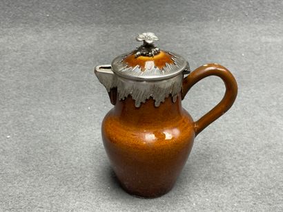 Théière, pot à lait et verseuse en céramique,...