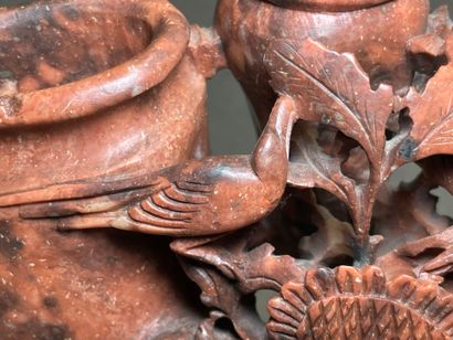 Vase double en soap stone sculpté. Chine...