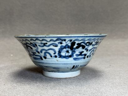 Bol en porcelaine de Chine XIX°
H: 8 cm.
D:...
