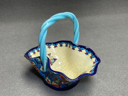 LONGWY Panier en faience.
H: 17 cm.