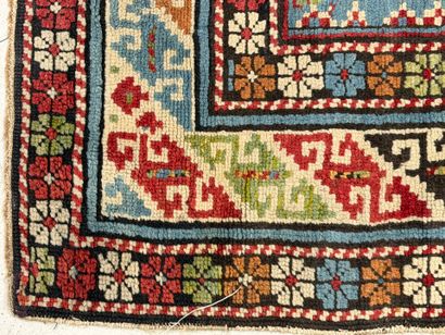 Tapis du Caucase en laine tissée. 
150 x...