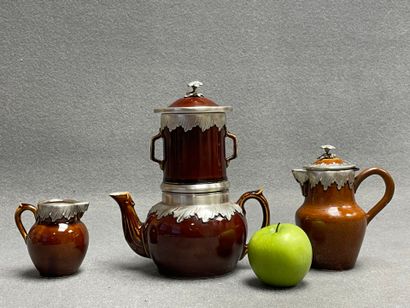 Théière, pot à lait et verseuse en céramique,...