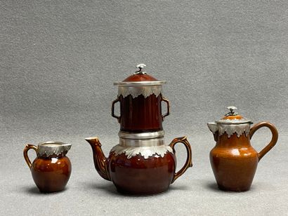 Théière, pot à lait et verseuse en céramique,...