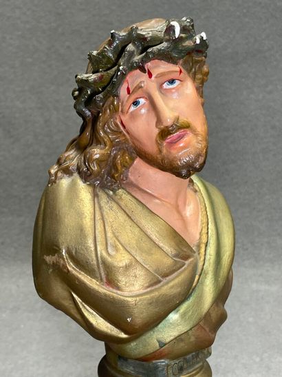 Paire de bustes en plâtre patiné : Christ...