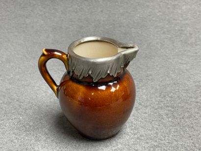 Théière, pot à lait et verseuse en céramique,...