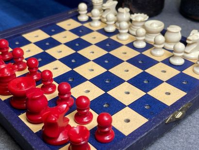 Lot comprenant: jeu d'échec de voyage, jeux...