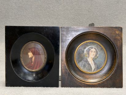 Portraits de femmes. 
Deux miniatures
D....