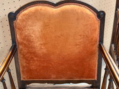 Paire de fauteuils rustiques en chêne garnis...