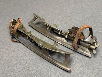 Paire de patins à glace des années 70
Marque...