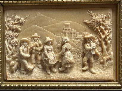 Quatre bas reliefs encadrés en plaque calcaire...
