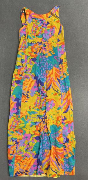 Chiffons couture:
Robe colorée et robe avec...