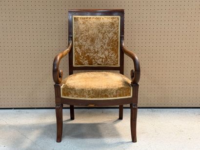 Fauteuil à crosses en acajou et placage d'acajou
XIX°...