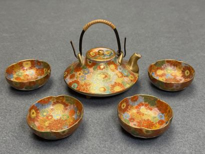 Petit service à thé en faience du Japon
Diamètre:...