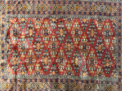 Tapis turc. 
190 x 115 cm.