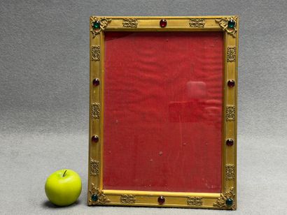 Cadre en laiton à décor de cabochons de verreries...
