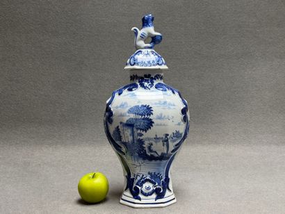 Potiche couverte en faience de Delf XX°
H:...