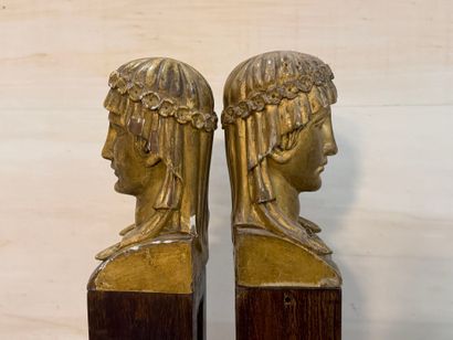 Deux montants de lits en placage d'acajou...