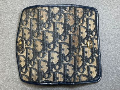 CHRISTIAN DIOR
Porte-clés en toile monogrammé....