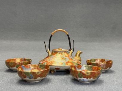 Petit service à thé en faience du Japon
Diamètre:...
