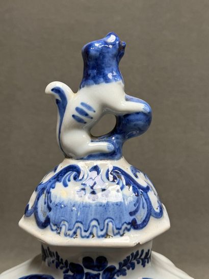 Potiche couverte en faience de Delf XX°
H:...
