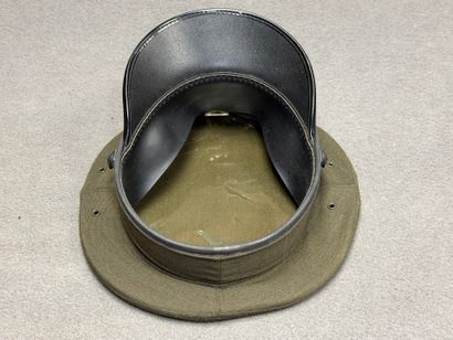 Deux casquettes Marine americaine début XX°
D....