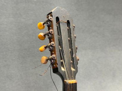 Mandoline La Vésuvienne, signée au fer sur...