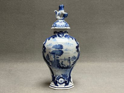 Potiche couverte en faience de Delf XX°
H:...