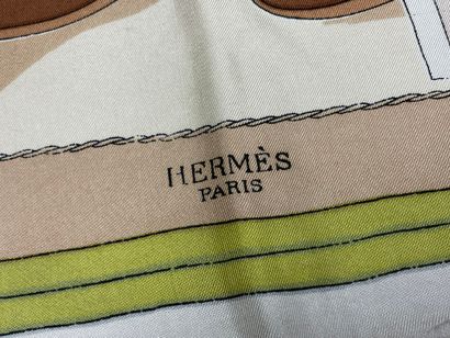 HERMES Paris.
Carré en twill de soie imprimé...