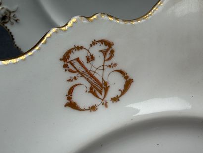 Service à dessert en porcelaine
-6 assiettes....