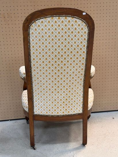 Fauteuil Voltaire bien garni
fin XIX
H. :114...