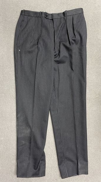 Smoking trois pièces. 
Pantalon, gilet et...
