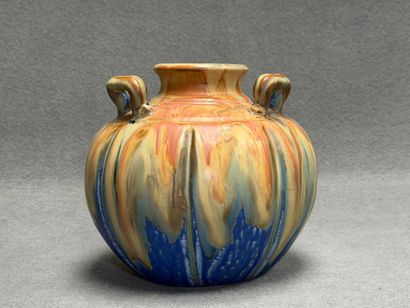 Gilbert METENIER (1876-1957) à Gannat
Vase...