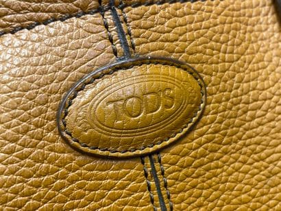 TOD'S. 
Sac à main en cuir. 
28 x 40 x 16...