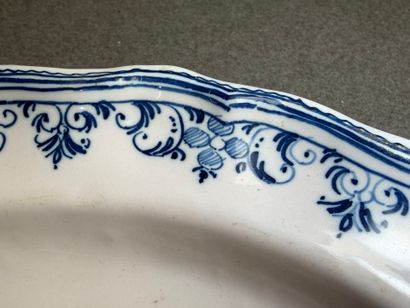 MOUSTIERS XVIII°
Plat rond en faience à décor...