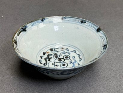Bol en porcelaine de Chine XIX°
H: 8 cm.
D:...