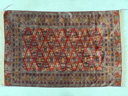 Tapis turc. 
190 x 115 cm.