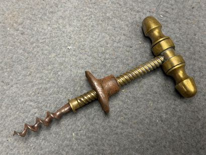 Tire bouchon ancien. 
L. :13 cm.