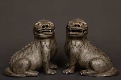 Paire de chiens de fô en grés. 
CHINE XX°
H....