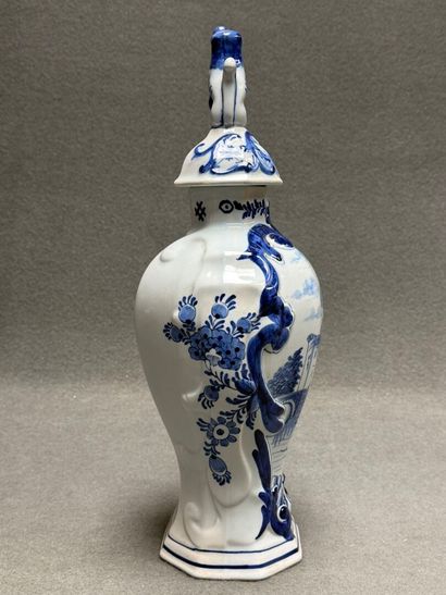 Potiche couverte en faience de Delf XX°
H:...