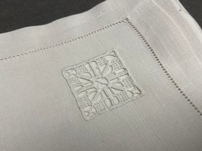 Deux series de douze serviettes de table...