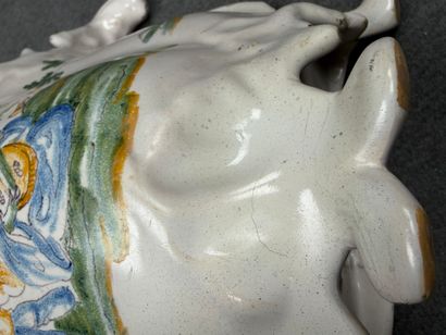 MOUSTIERS XVIII°: 
Bouquetière en faience...