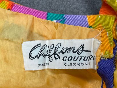 Chiffons couture:
Robe colorée et robe avec...