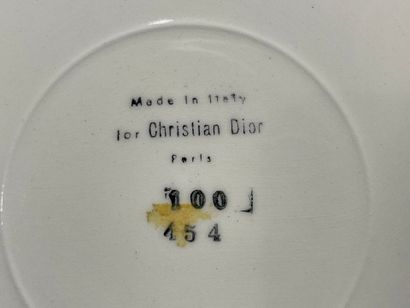 Christian DIOR
Dix assiettes en faïence effet...